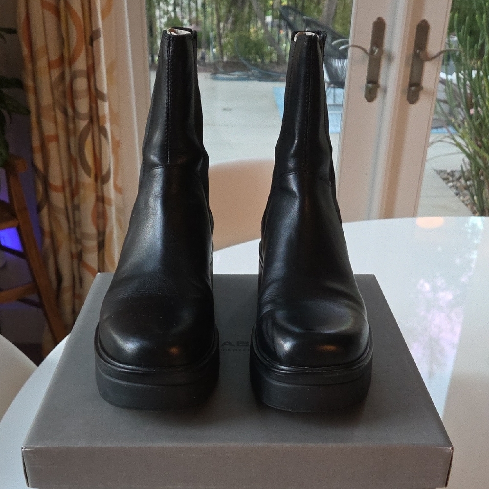 Vagabond Tara Black Leather Boots. Great Condition..
